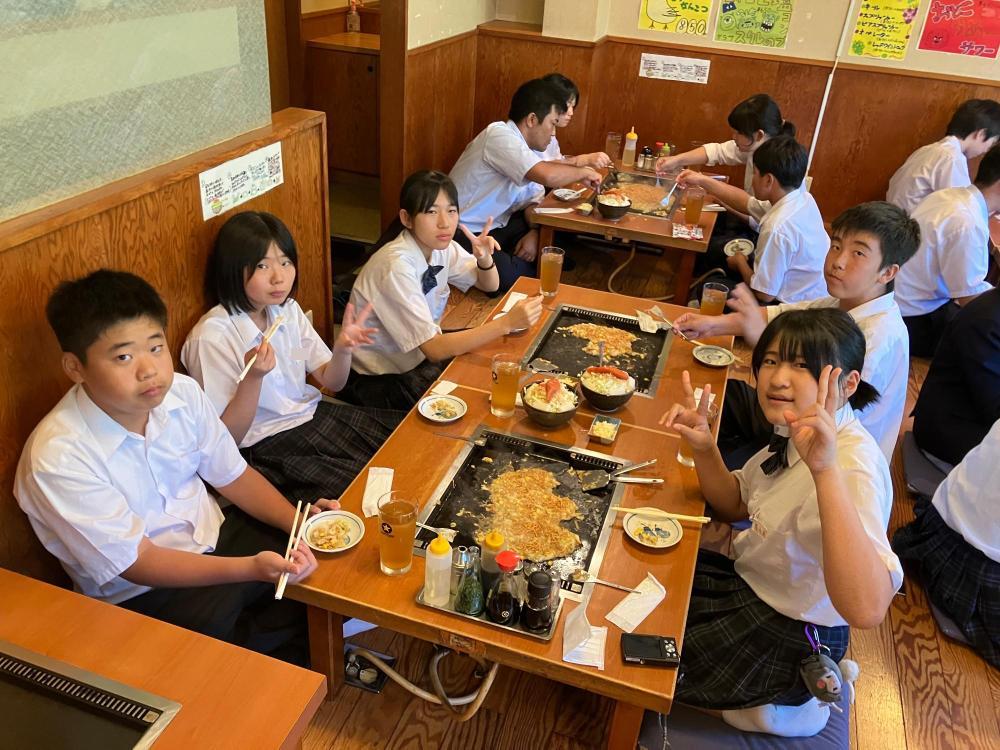 修学旅行7月島でもんじゃ焼き体験2