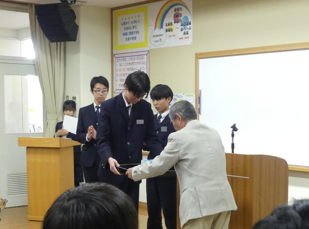 2学期終業式・表彰式・赤い羽根共同募金贈呈式4