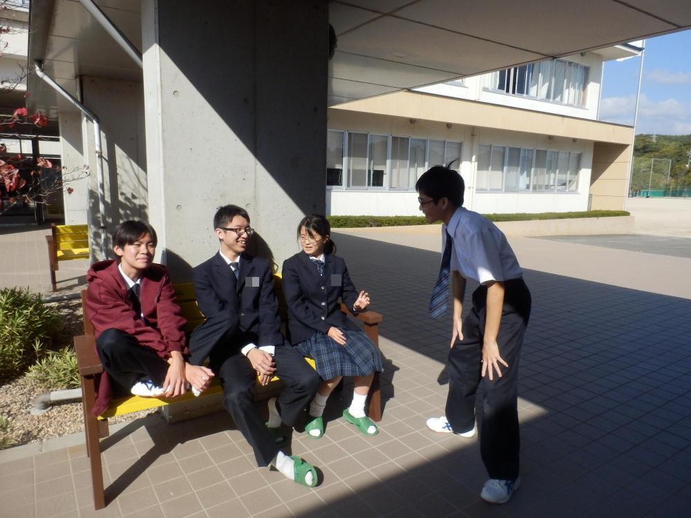 レモン色のベンチ 憩いの場2