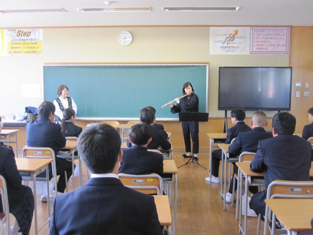 「すずらんの会」による読み聞かせ2