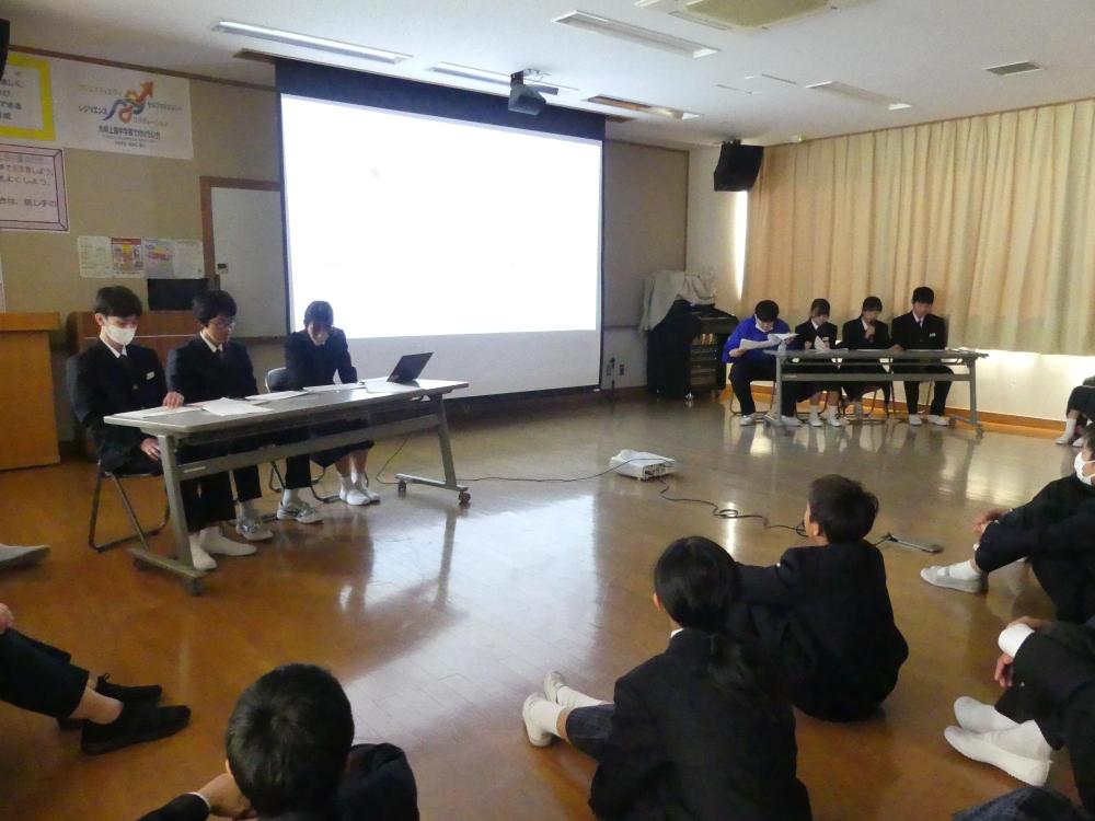 「子ども読書の日」図書委員会による絵本の読み聞かせ1