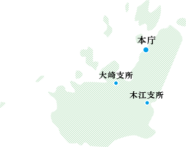 庁舎の位置を記した地図。本庁は島の北に位置する。大崎支所は島の中央に位置し、木江支所は南東に位置する。